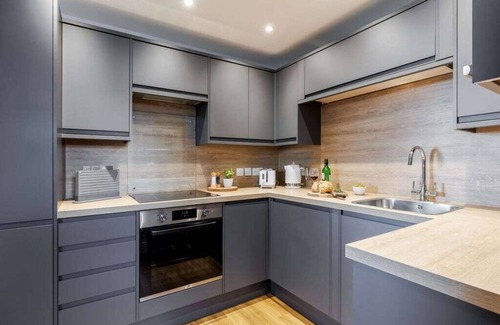 West Cliff Apartment | Wholesome Family 3-Bed, 2-Bath Apt; Free Gym & PKG