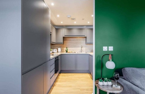 West Cliff Apartment | Wholesome Family 3-Bed, 2-Bath Apt; Free Gym & PKG