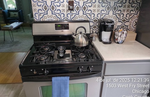 Noble Square Apartment | Wicker Park 2Bdrm 10 min to Downtown-Salt Shed Fall Special 129.00 Sept 28-Oct 3