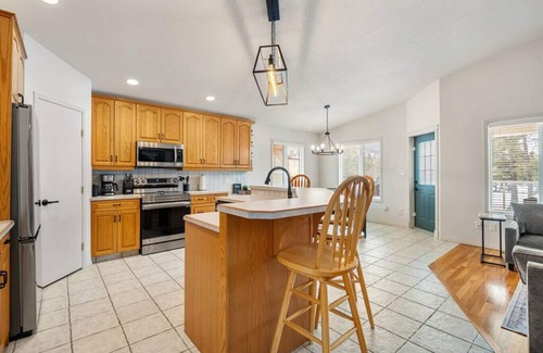 East Kootenay Apartment | Wide Open Spaces | Hot Tub | Springs Golf Course