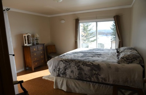 Division No. 7 House | Wide Valley Main Suite