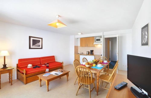 Peyragudes Apartment | Wifi, 300m from ski slopes, fitness, swimming pool, sauna, balcony, ski locker, 58m², Peyragudes