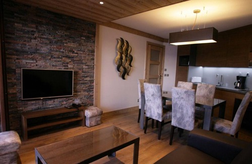 Arc-2000 Apartment | Wifi, 50m from resort center, fitness, swimming pool, sauna, hammam, balcony, tv, ski locker, 70m²