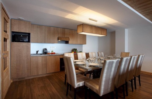 Arc-2000 Apartment | Wifi, 50m from resort center, fitness, swimming pool, sauna, hammam, balcony, tv, ski locker, 70m²