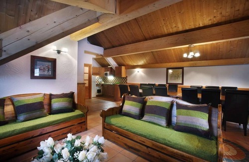 Oz Apartment | Wifi, 50m from ski slopes, fitness, swimming pool, sauna, hammam, balcony, fireplace or stove, tv