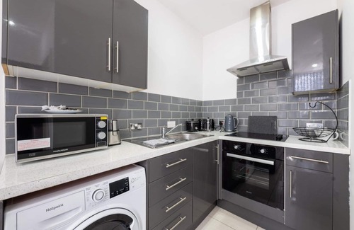 Riverside Apartment | WiFi | Parking | City attractions