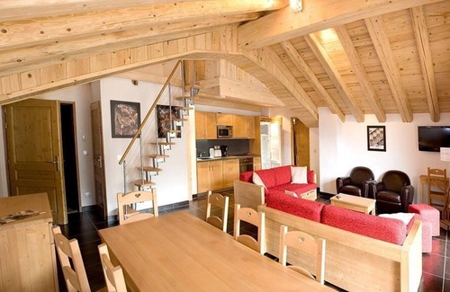 Les Almes Apartment | Wifi, ski-in/ski-out & foot of the slopes, 5th floor, balcony, tv, ski locker, 105m², Tignes