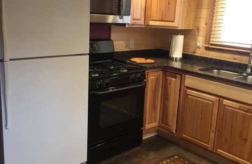 Elmira Cabin | WIFI- SMART TV TO STREAM- KICK BACK-RELAX-DOG FRIENDLY