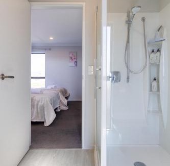 Halswell Apartment | Wigram Escape Minutes to Ngā Puna Wai Sports Hub