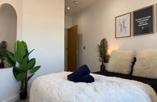 Leicester City Centre Apartment | Wild Central Suite - Ping Pong Table, Free Gym