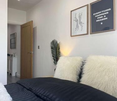 Leicester City Centre Apartment | Wild Central Suite - Ping Pong Table, Free Gym
