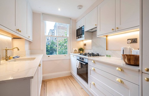 Golborne Apartment | Wild Flowers