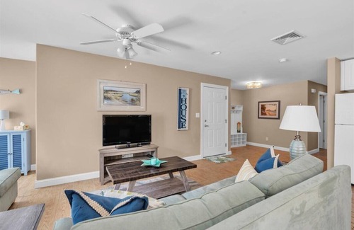 Cape May - Wildwood Condo | Wild Pearl - 3br/2ba - Parking - HEATED POOL, North Wildwood, NJ