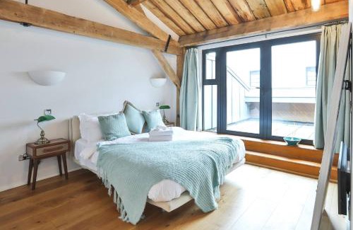 Docklands Apartment | Wild Roses Serviced Apartments - ExCel Warehouse 1