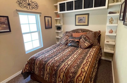 Fort McDowell Cabin | Wild West Gunsight Pass Sleeps 4