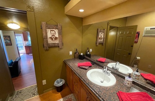 Fort McDowell Cabin | Wild West Gunsight Pass Sleeps 4