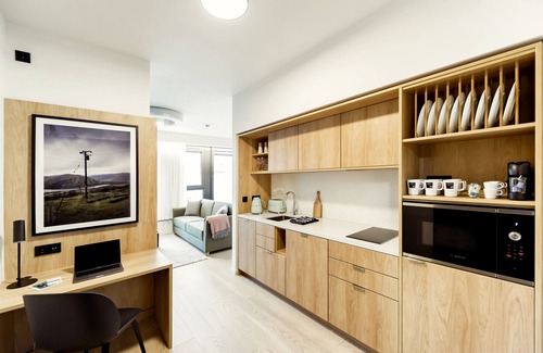 Friedrichshain-Kreuzberg Apartment | Wilde Aparthotels, Berlin, Checkpoint Charlie