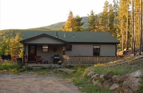 Evergreen House | "Wilderness Cabin on the Canyon" - BEAT the HEAT at 9000 Feet elevation