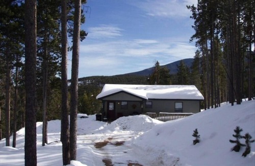 Evergreen House | "Wilderness Cabin on the Canyon" - BEAT the HEAT at 9000 Feet elevation