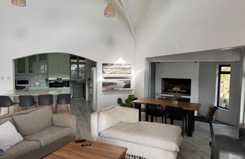 Wilderness House | Wilderness deckhouse. views!/sun/sea/river/kayaks
