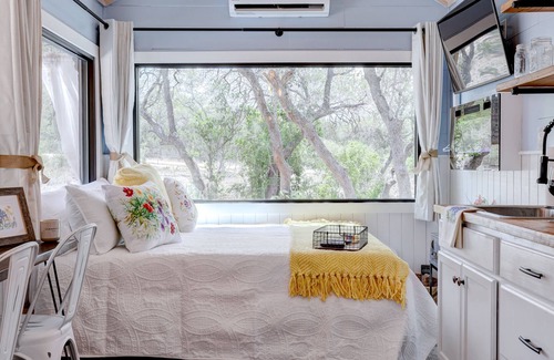 Hondo Cottage | Wildflower Haven | Romantic Tiny Home Getaway