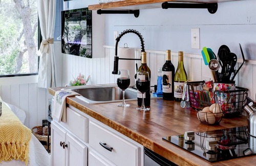 Hondo Cottage | Wildflower Haven | Romantic Tiny Home Getaway