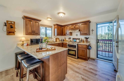 Ruidoso Cabin | Wildlife Watching & Mtn Views: Luxe Ruidoso Escape