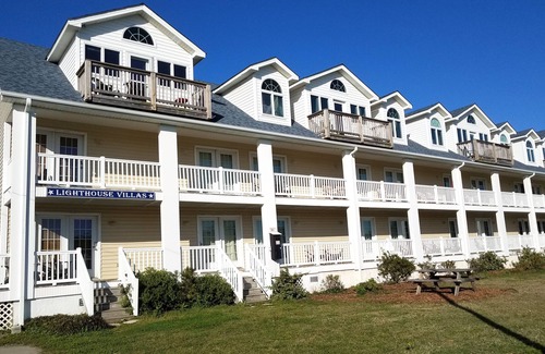 Ocracoke Condo | William's Villa: Spacious centrally located condo, cathedral ceilings