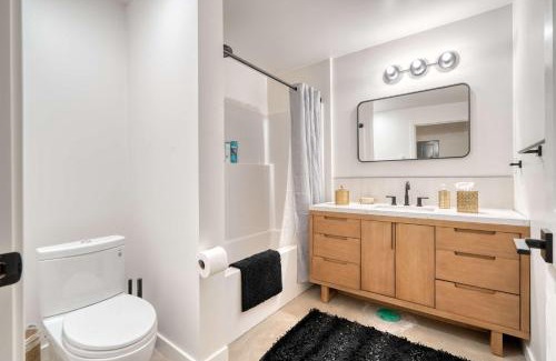 King House | Williams Row 2BR - AC - Fast WiFi - Kitchen