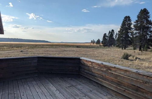 Chiloquin House | Williamson River Ranch Fishing Eclipse Exclusive Views Book Reading