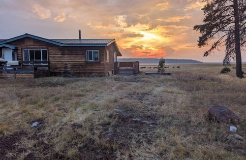 Chiloquin House | Williamson River Ranch Fishing Eclipse Exclusive Views Book Reading