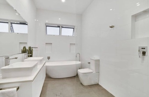 Willoughby House | Willoughby 3 bedroom family home -with pool! Close to Sydney CBD