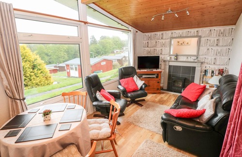 Llanybri Cottage | WILLOW 80, pet friendly, with pool in Llansteffan