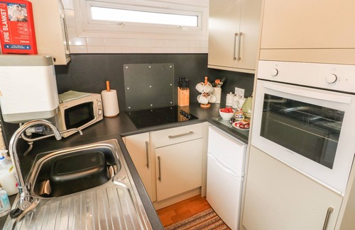 Llanybri Cottage | WILLOW 80, pet friendly, with pool in Llansteffan