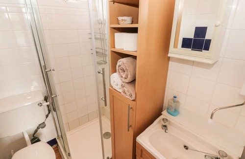 Llanybri Cottage | WILLOW 80, pet friendly, with pool in Llansteffan
