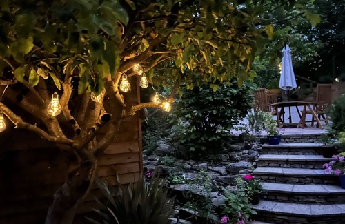 Okeford Fitzpaine Cottage | WILLOW BROOK, family friendly, with a garden in Okeford Fitzpaine