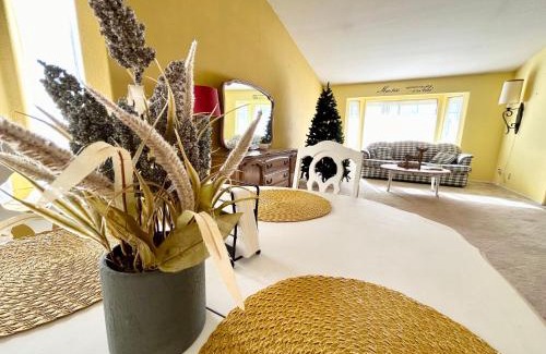 Hemet House | Willow brook room with TV