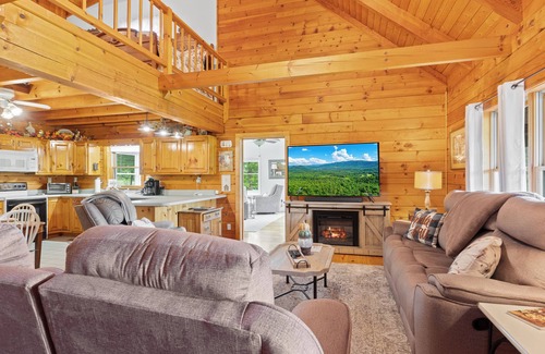 Mount Vernon Cabin | Willow Creek - Sleeps 8, Motorcycle Accessible, Hot Tub