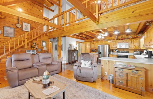 Mount Vernon Cabin | Willow Creek - Sleeps 8, Motorcycle Accessible, Hot Tub