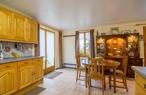 Langoelan House | - - Willow