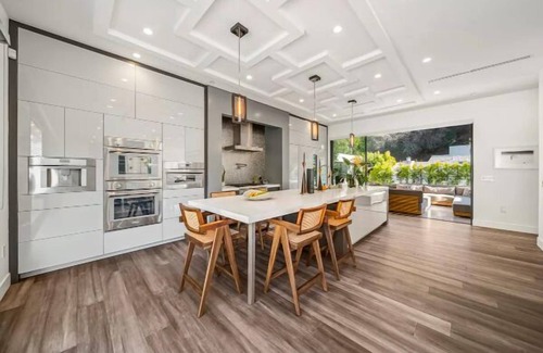 Laurel Canyon Villa | Willow Glen - Hollywood Hills Multi-Level Villa with Elevator, Theater & Pool