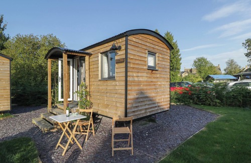 Kemble Cottage | WILLOW, pet friendly, with a garden in Kemble