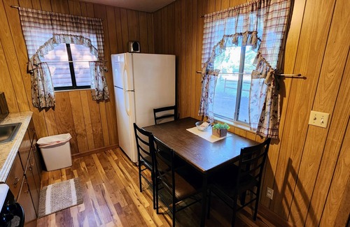 Pinetop-Lakeside Cabin | Willows Cabin at Lazy Oaks Resort