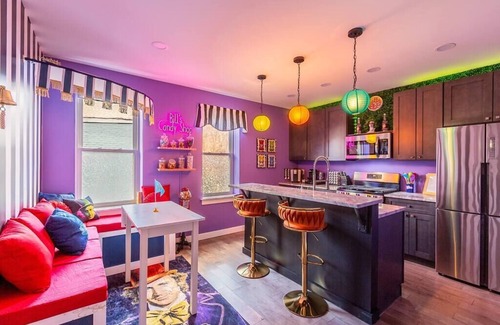 Lawrenceville House | Willy Wonka Themed | King Bed | Free Parking | Arcade | BBQ