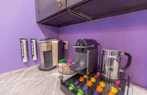 Lawrenceville House | Willy Wonka Themed | King Bed | Free Parking | Arcade | BBQ
