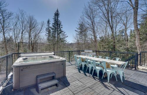Wilmington House | Wilmington Chalet with Hot Tub Less Than 8 Mi to Mount Snow!