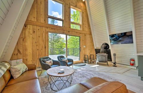 Wilmington House | Wilmington Chalet with Hot Tub Less Than 8 Mi to Mount Snow!