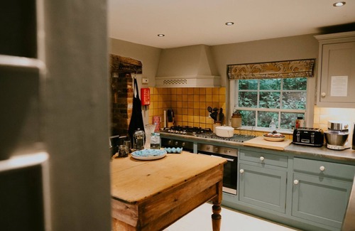 Wimborne Villa | Wimborne House - Seven Bedroom Villa, Sleeps 16