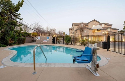 South San Jose House | Wind down and rest up near San Jose McEnery Convention Center!