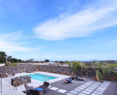 Gujwa House | Window Lounge poolvilla